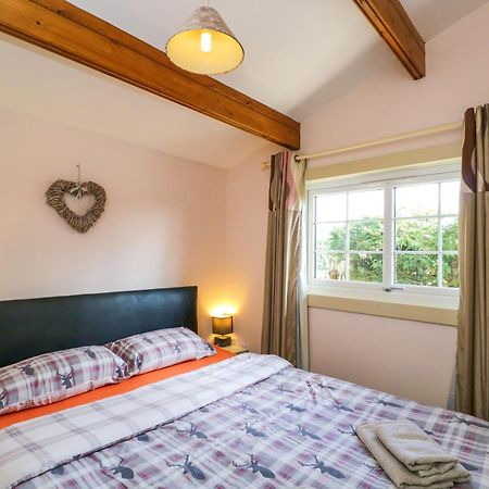 The Nook Villa Swindon Dış mekan fotoğraf